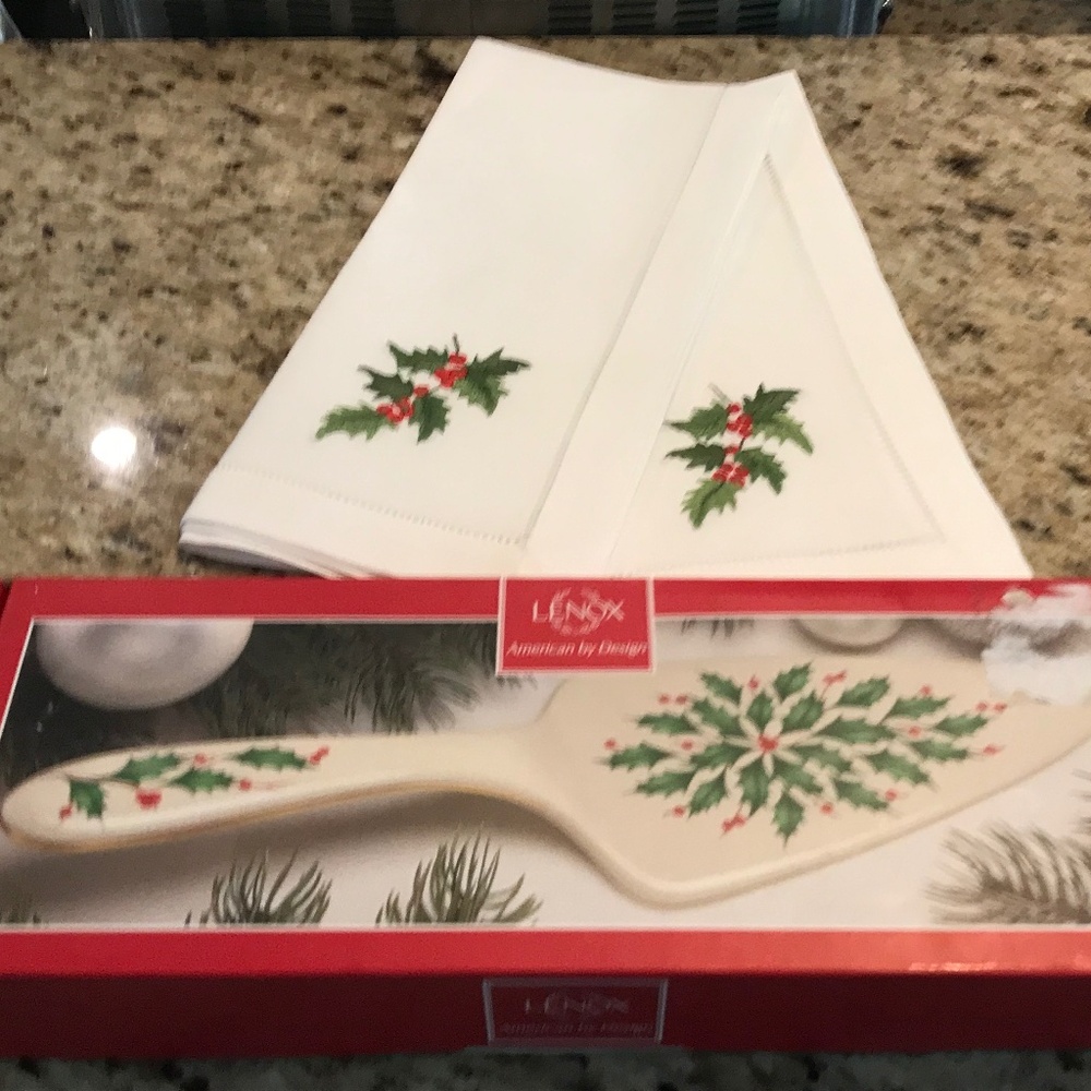 Lenox Napkins & Desert cutter $25